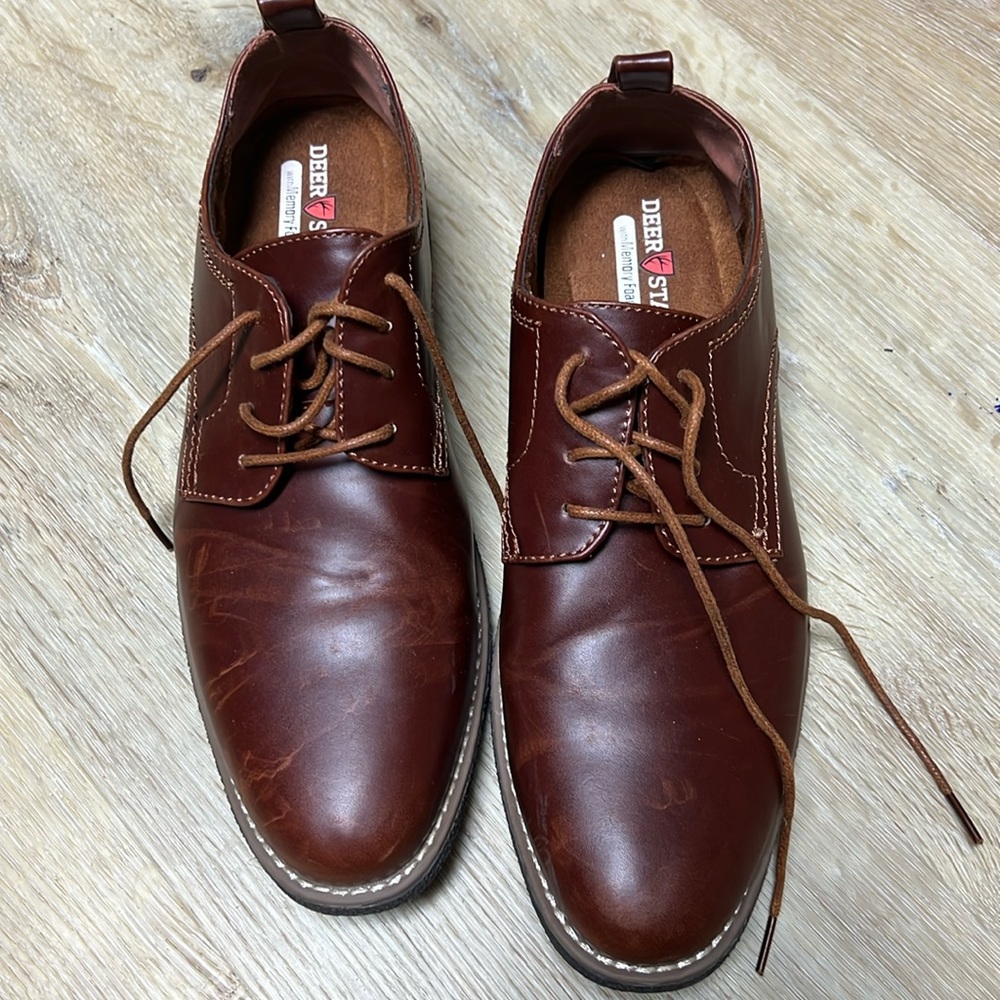 Boy/men brown dress shoes. Deer Stags with memory foam. Size 7 m